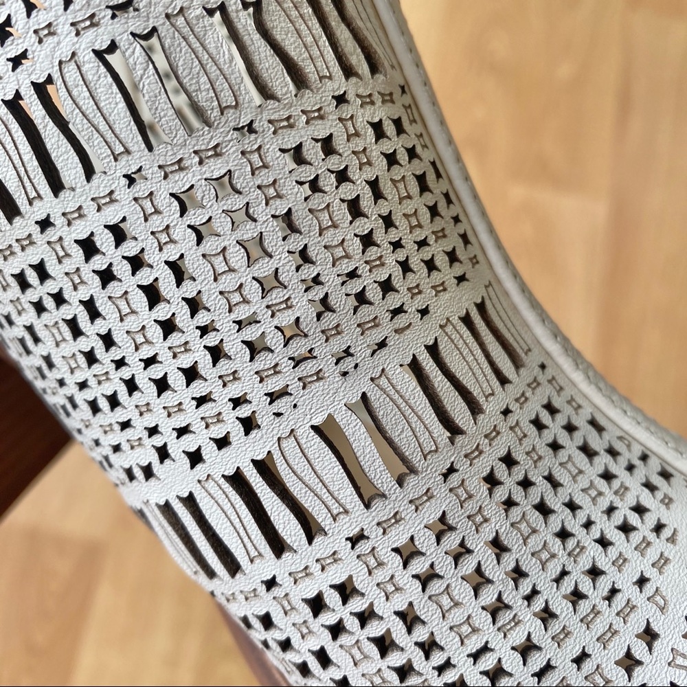 Vince Camuto Laser Cut Leather Block Heel Open Toe Sandal Vanilla Women’s 9 - Picture 9 of 13